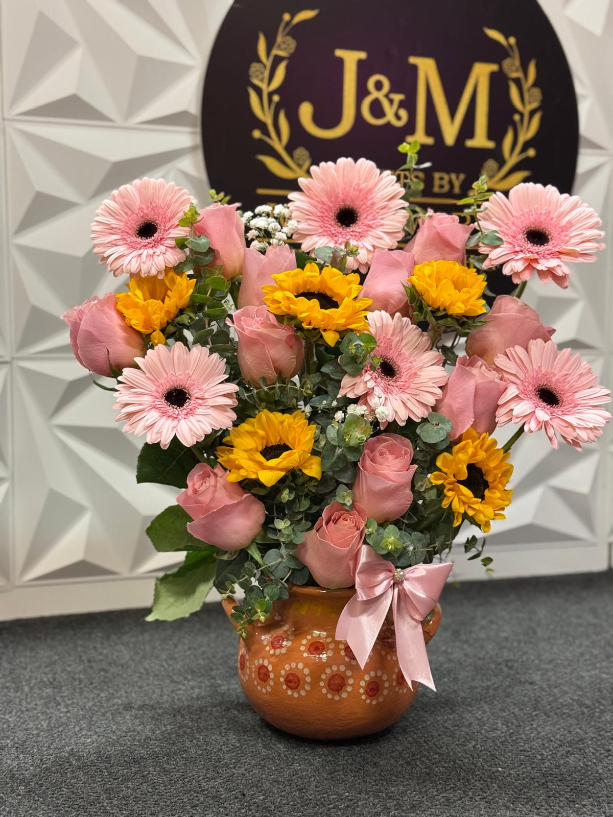 Ollita de Barro With Sunflowers and Gerberas