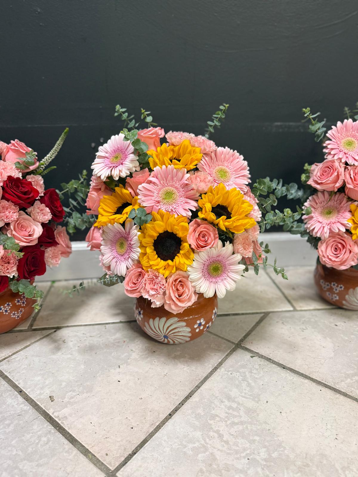 Ollita de Barro With Sunflowers and Gerberas